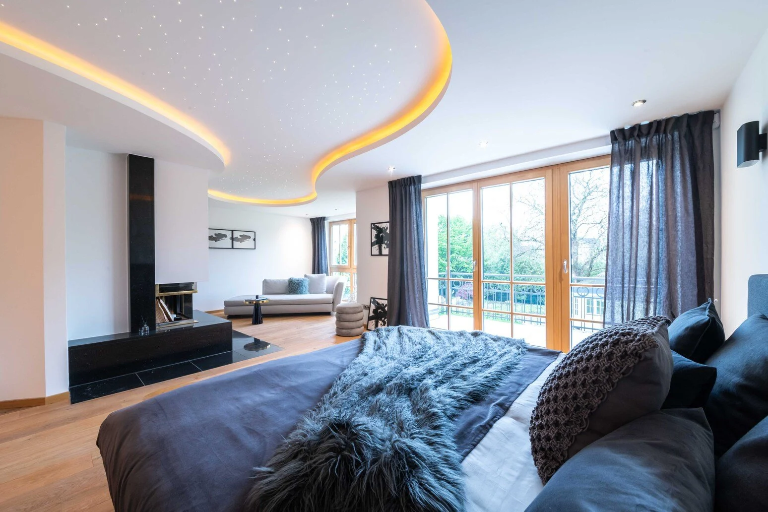 home staging Projekt Schlafzimmer in Villa mit Kamin