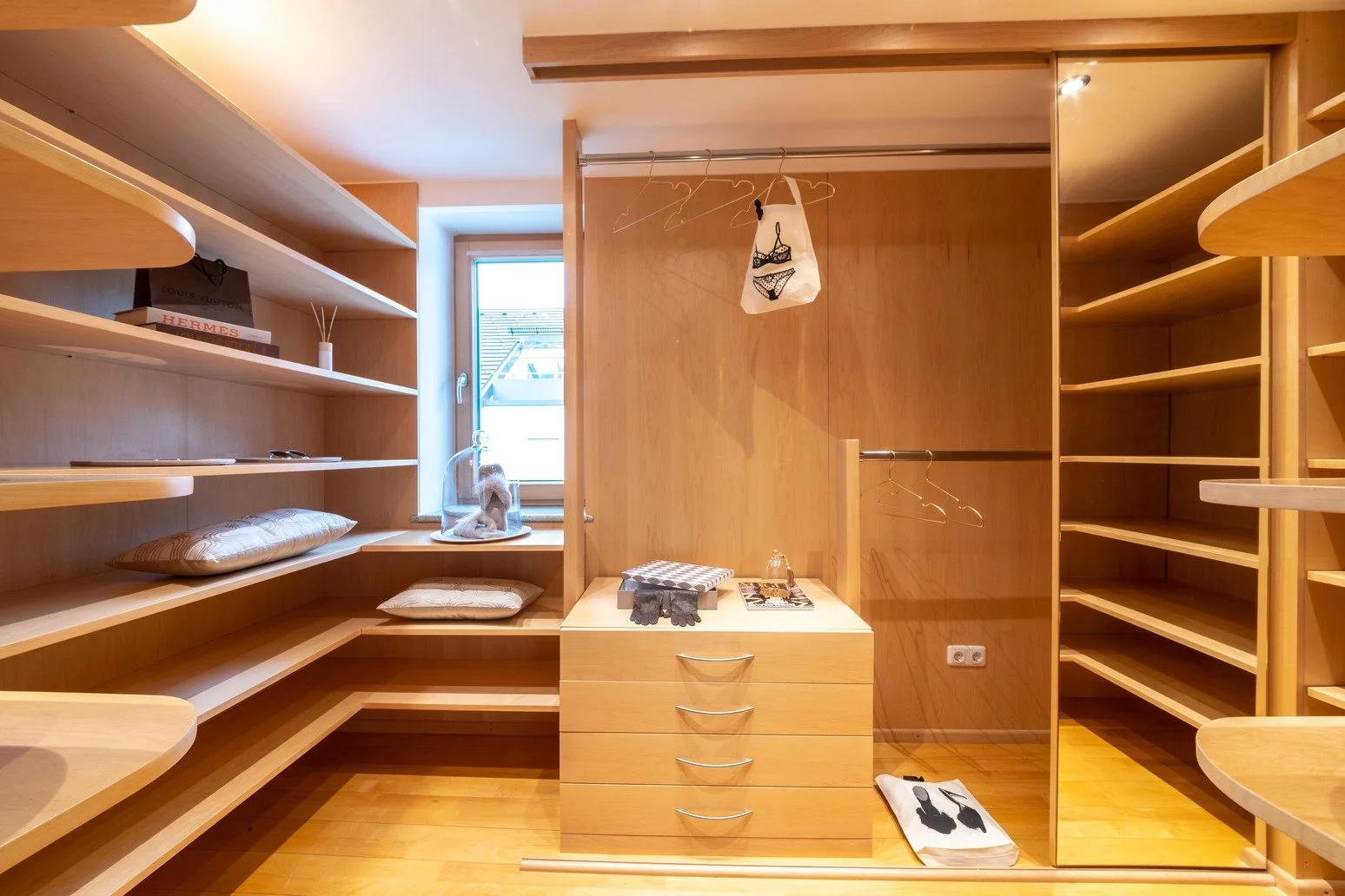 Ankleideraum home staging in Villa