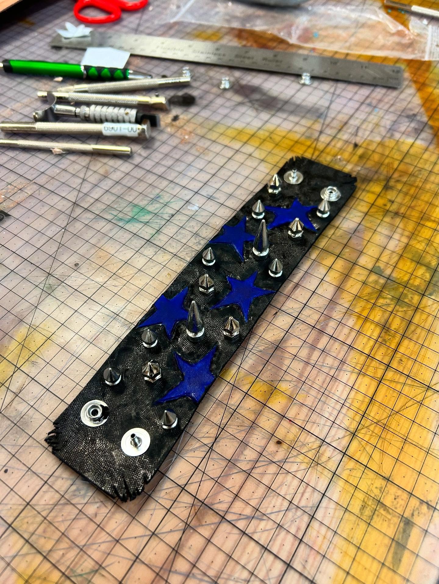 Spiked cuff class. ⭐️💙🖤💙⭐️