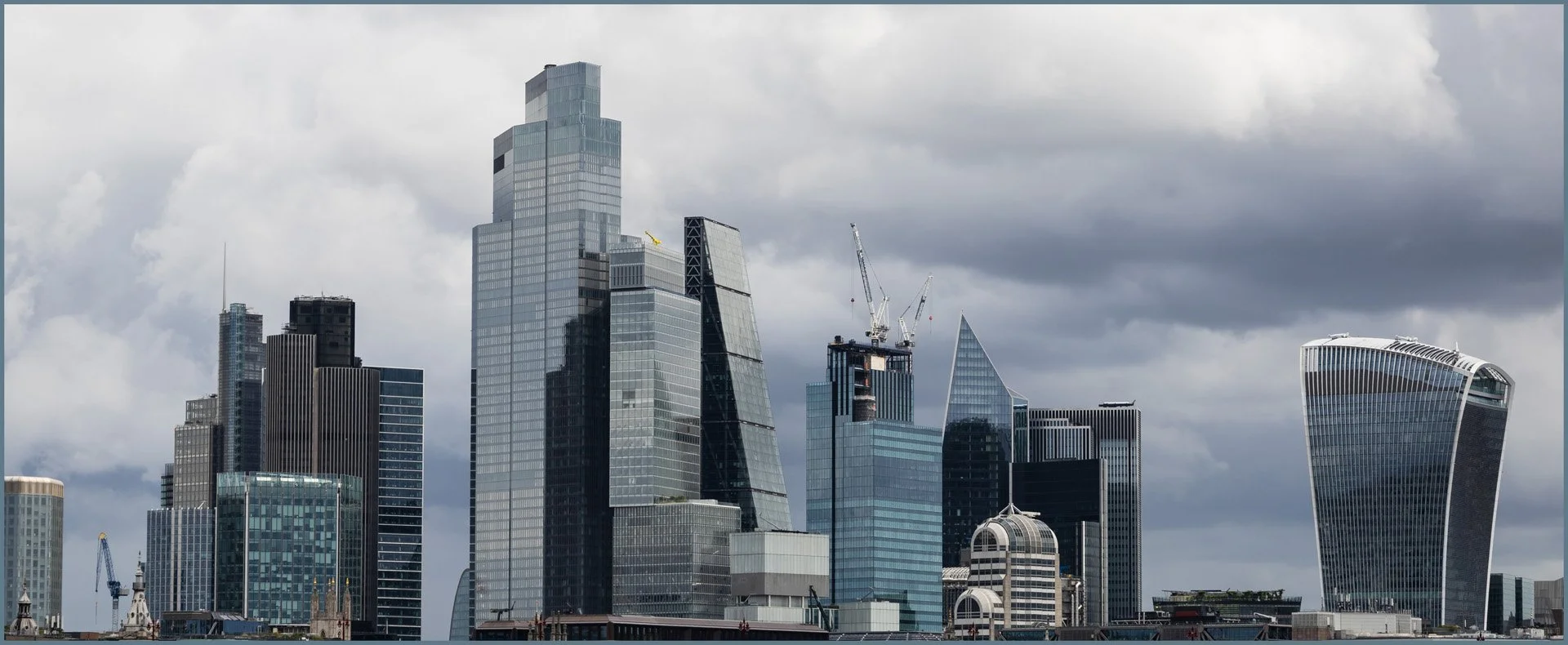 A thousand eyes - Teresa Chaundy Brain