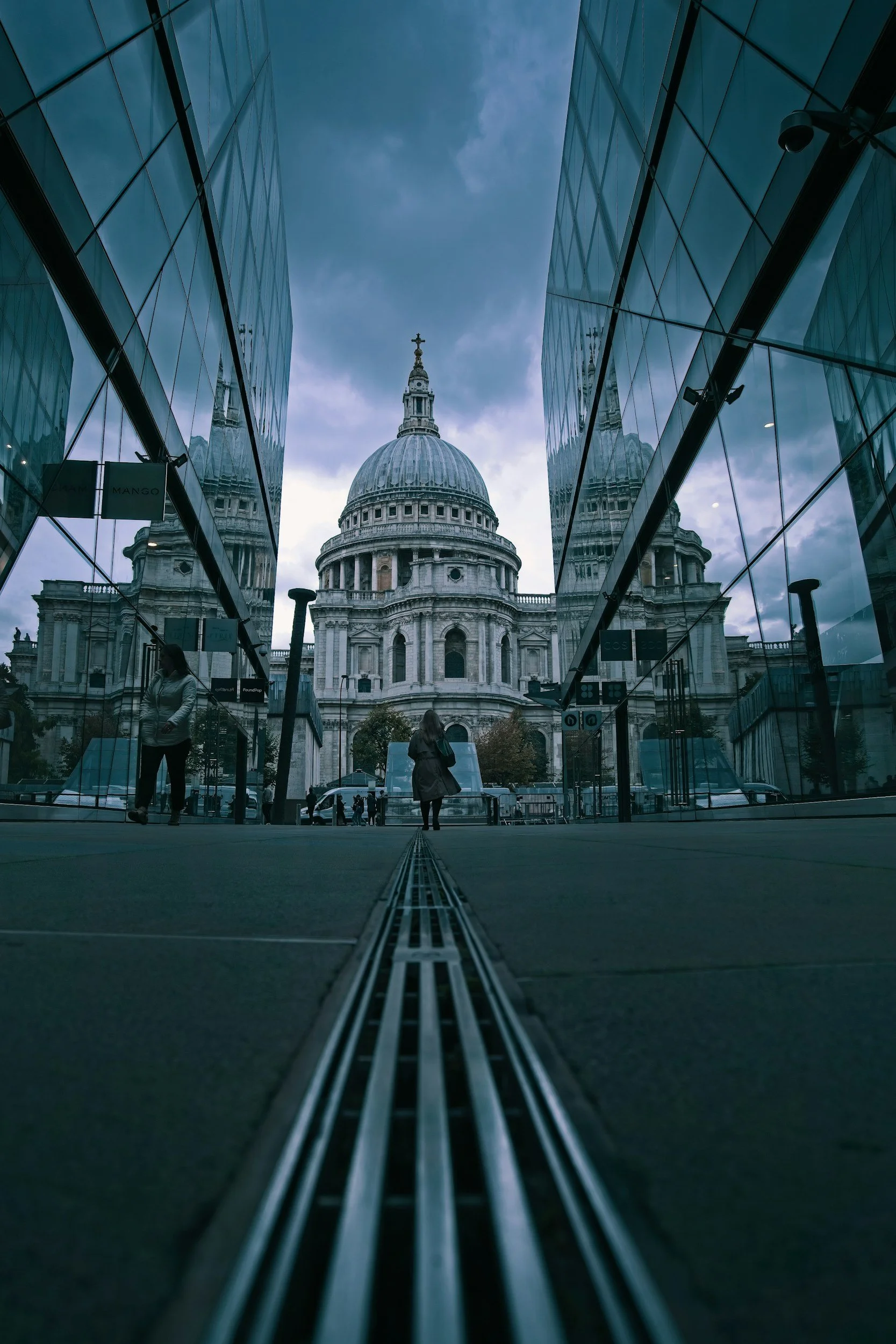 Leading Lines