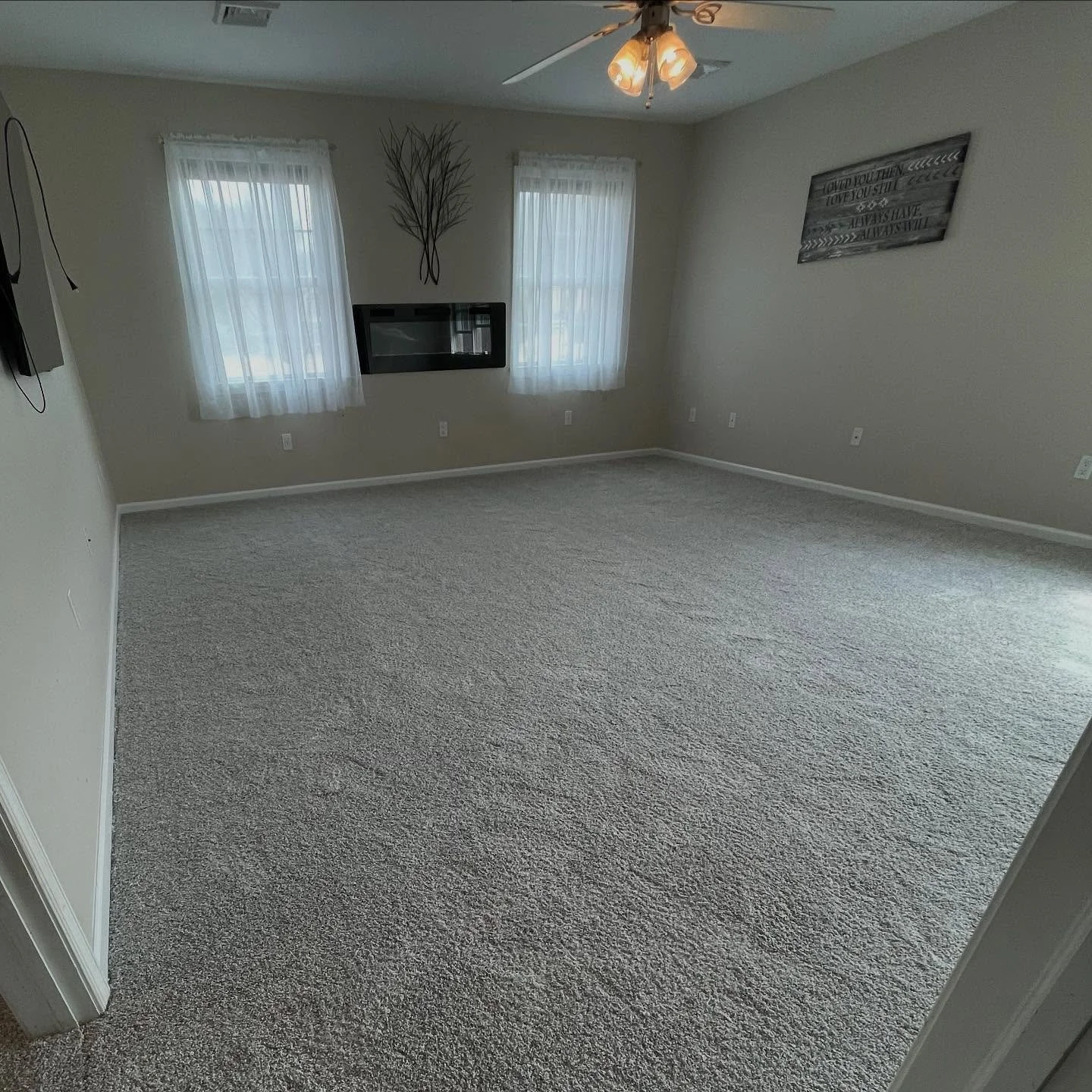 Out with the old, in with the new! ✨ This fresh carpet installation completely transformed the space. Ready to refresh your floors? Call us today for a free estimate! 📞