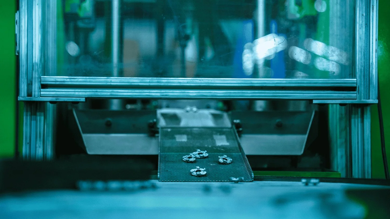 Powder Metallurgy vs Forging: Key Differences, Pros, and Cons