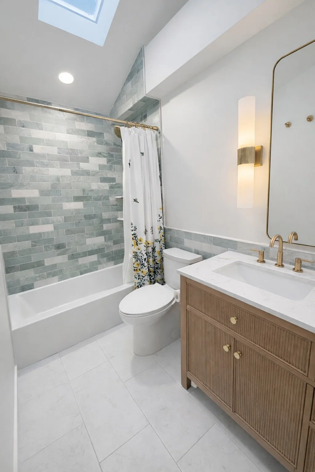 Louisiana Ave Bathroom .jpg