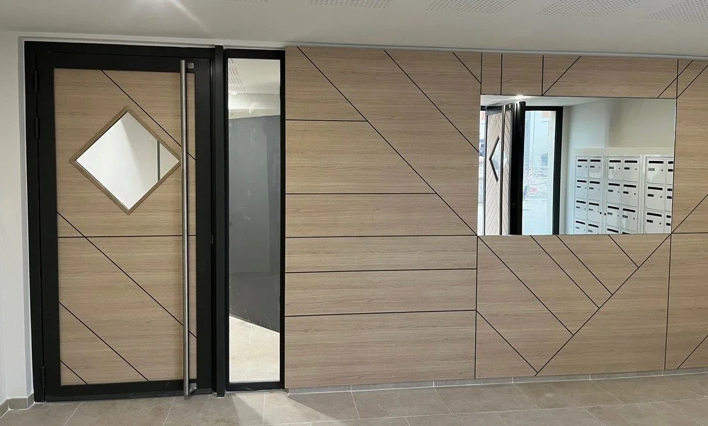 hall_d'entrée_panneaux_usinés.jpg