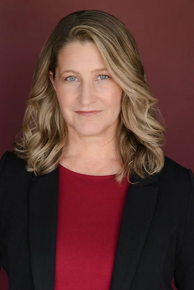 Headshot Stephanie Lynge