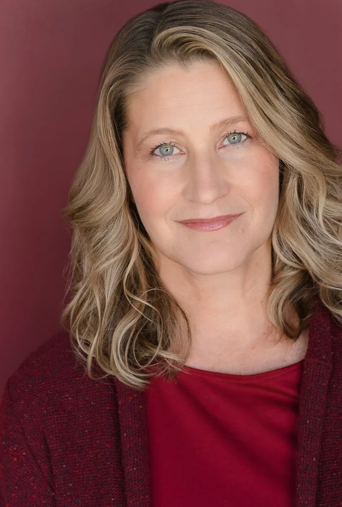 Stephanie Lynge Headshot