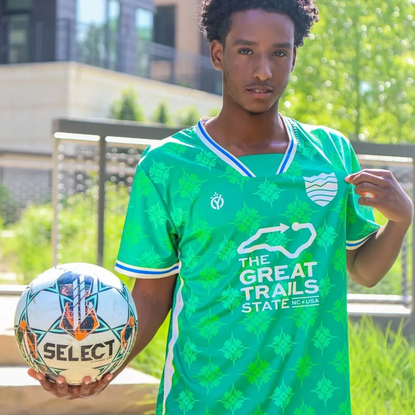 🚨ITEM UP FOR AUCTION🚨

We've got an @oliveandyork #M2SFC  kit up on auction over at eBay. 100% of the sale will go to our partner - @spectrum_soccer 

They are a youth organization providing access to soccer for children with autism.

LINK IN BIO