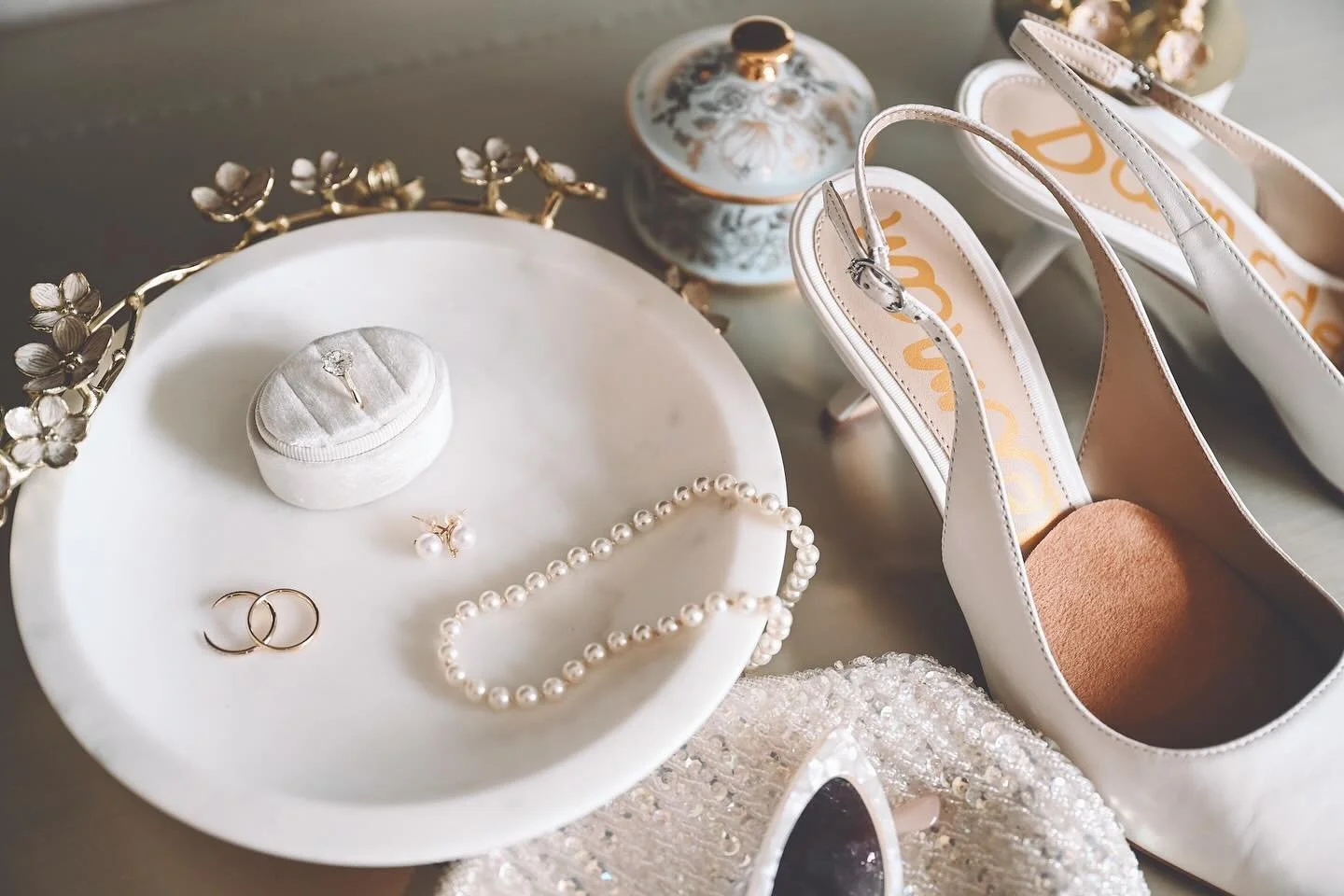 There&rsquo;s something about the small details that shape a memory✨

Wedding mornings are filled with quiet moments of grace &mdash; prayers whispered, jewelry fastened, hearts steadying before vows. 🤍

I&rsquo;ve been spending these November eveni