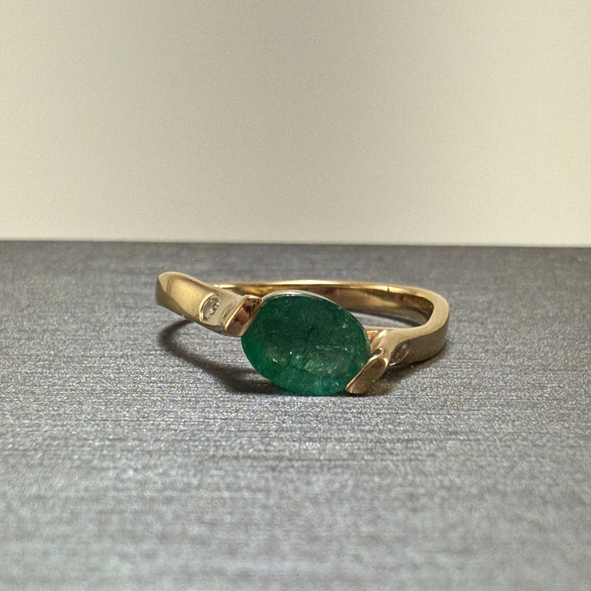 Oval Emerald Gold Ring