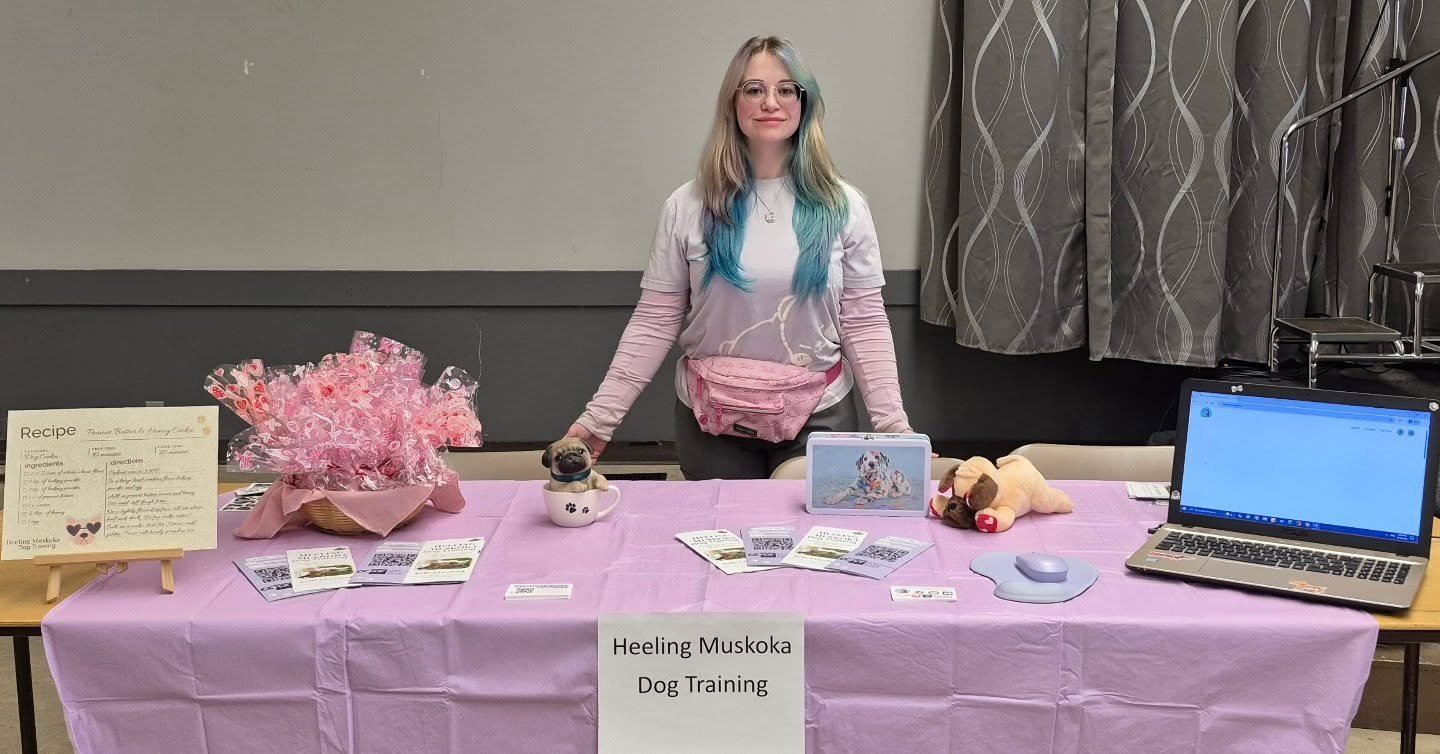 Nothing to do today?
Start your family day weekend with a visit to the first ever Orillia Pet Vendor Market!

Come visit my booth before 3:00 P.M. today, I am handing out free dog cookies for your furry family!

Thank you @puddlepawshydrotherapy for 