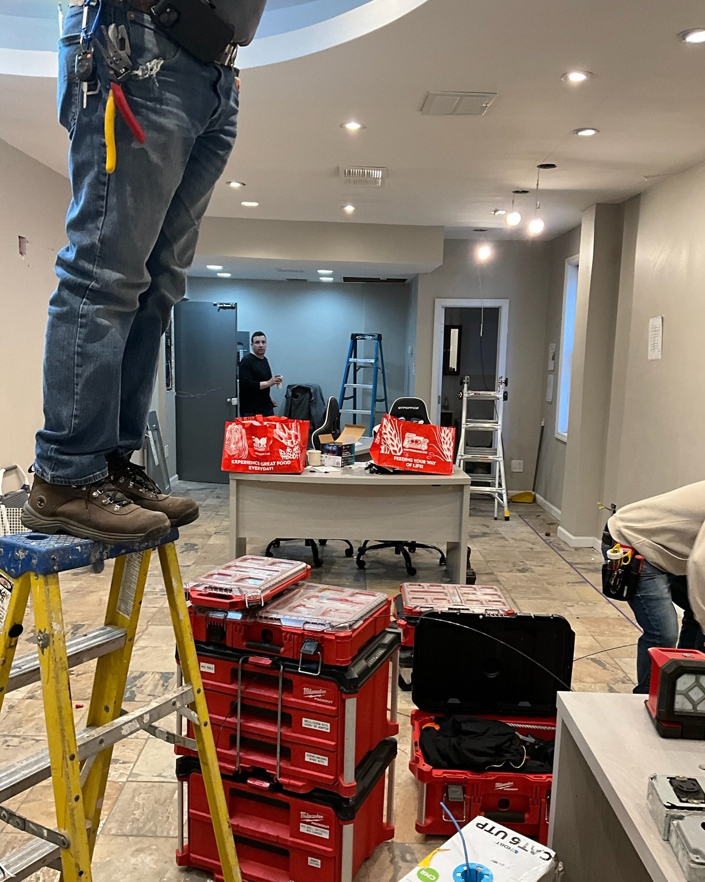FLAWLESS Recessed Lighting 💡
#IMSITSOLUTIONS
1. #HomeAutomation
2. #SmartHome
3. #HomeSecurity
4. #TechSolutions
5. #ITServices
6. #SmartLiving
7. #SecuritySystems
8. #ConnectedHome
9. #IoT
10. #HomeTech
11. #DigitalSecurity
12. #TechIn