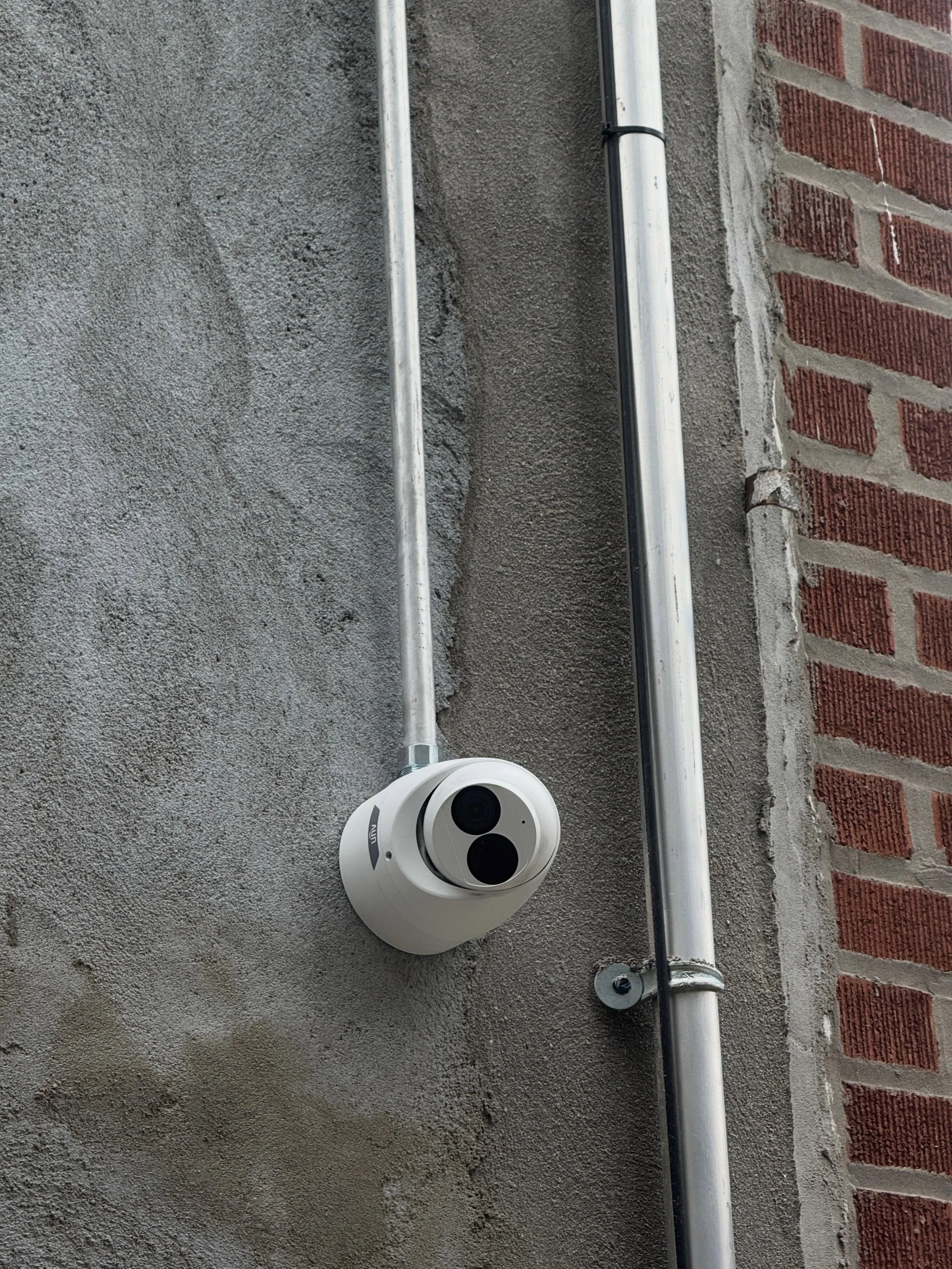 Completed a 7-camera Uniview surveillance installation for a rental property using AI-enabled 24/7 color cameras for full-time monitoring and smarter detection.

This system was designed to protect:
✔ Building entrances &amp; exterior areas
✔ Common 