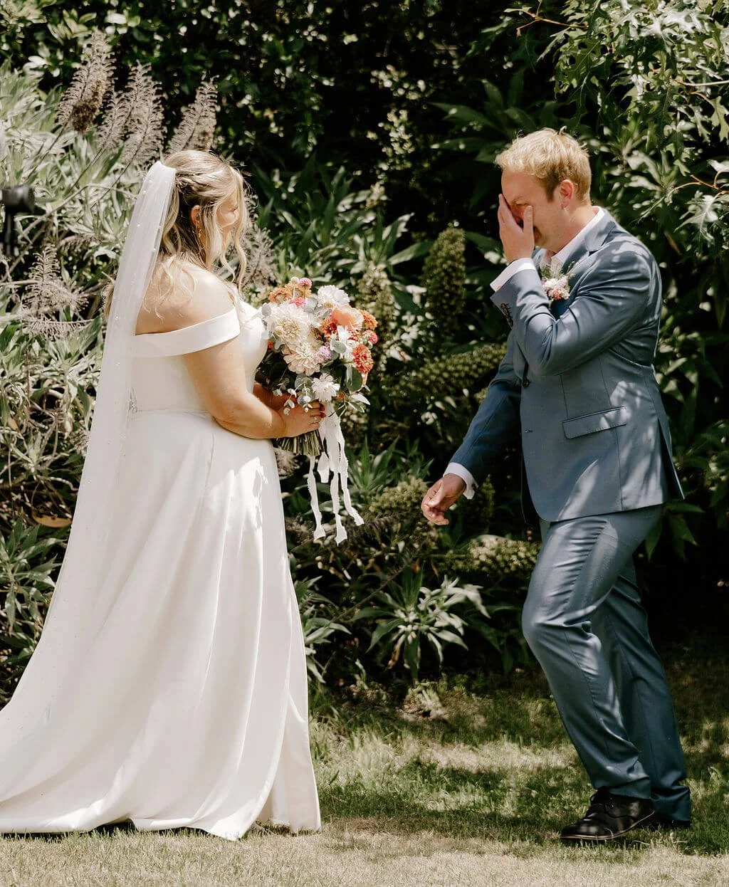 Pros and Cons of a First Look at Your Wedding