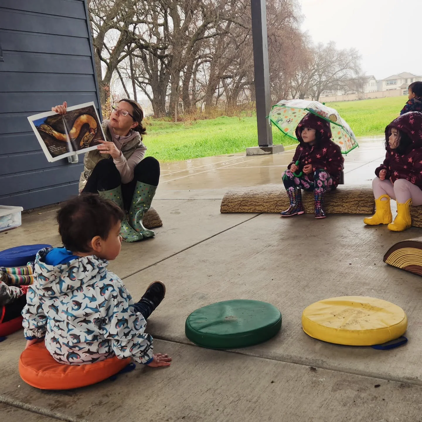 Looks like there might be rain on Sunday, put your rain boots on and see you out there! 

#rainorshine #splashinpuddles #playintherain #thewondergrove