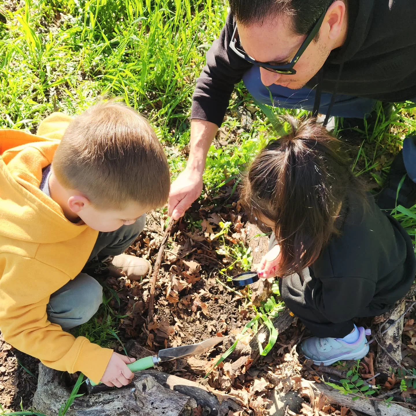 🐛 Wiggle Worms Nature Play meets this weekend! 

📍 Bryte Park (near the old playground) 
🗓 Sunday, December 14th
⏰️ 9:30 - 11:30 am

This free nature play program includes unstructured play, art, science, songs, nature play, and storytime.

Dress 