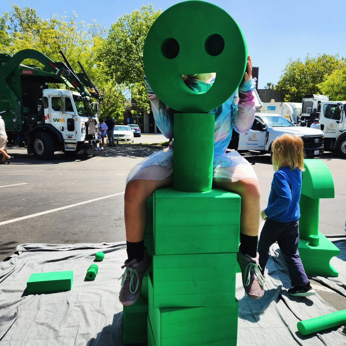 We had so much fun debuting our brand new blocks at Truck Topia this morning! 

Imaginations and collaborations were hard at work. 

#trucktopia #imaginationcollaboration #playatwork #thewondergrove