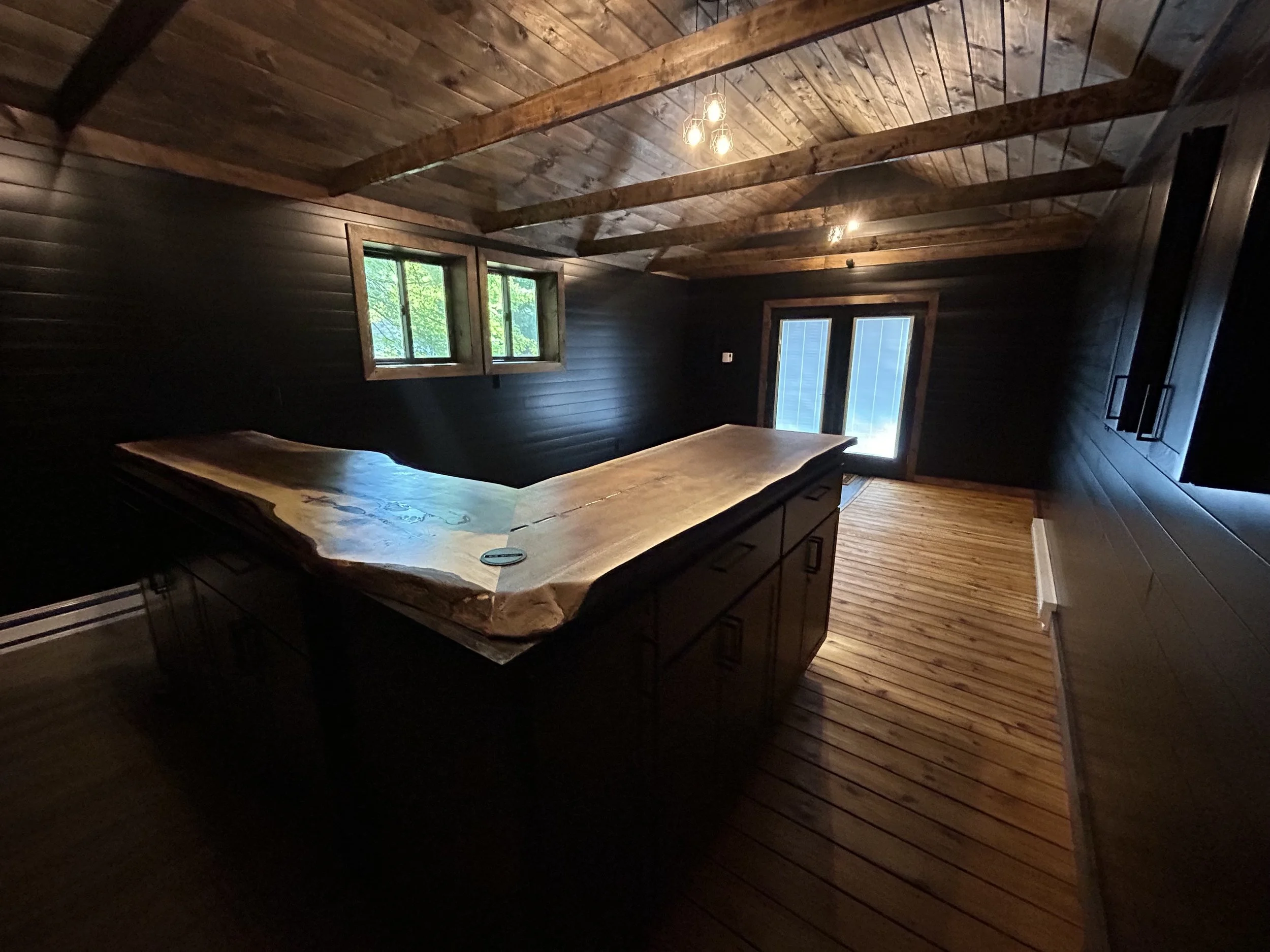 The shop, pop up outlets and USB ports in the bar top, as well as cordless a charging pad on top!