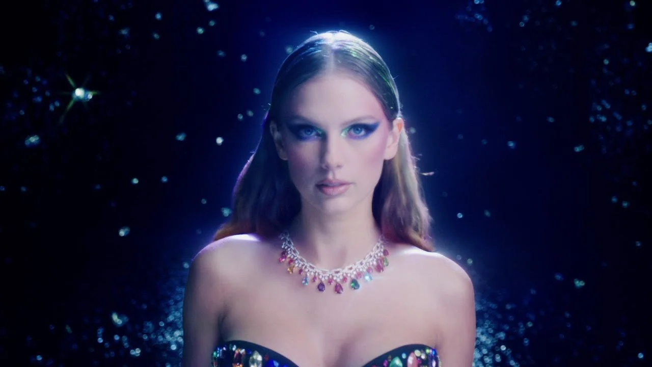TAYLOR SWIFT FOR BEJEWELED IN COLLABORATION  
