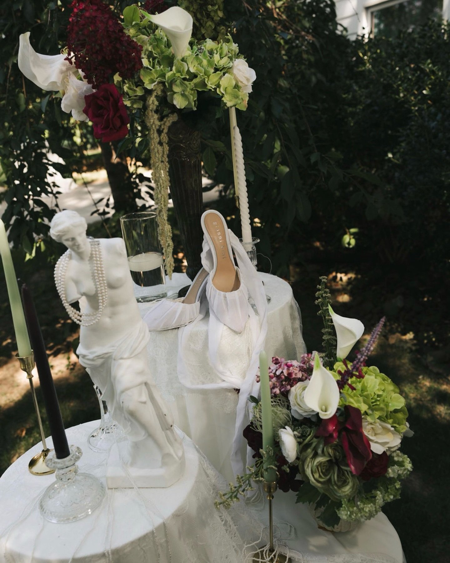 Happpyy almost weekend my loves from The Hills vintage elegant wedding 🦢🖤 10.04.25 just the previews!!!

VENDORS:
Venue: @theballroomatistreet
Photographer: @emily.hendrickphotography
Planner/Coordinator: @ovationnwa (Brooke Smith)
Gown/Tux: @viole