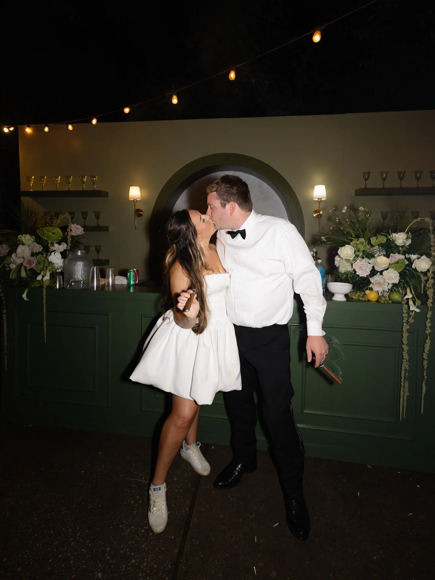 Cocktails, kisses &amp; cigars under the stars - count me in 💋