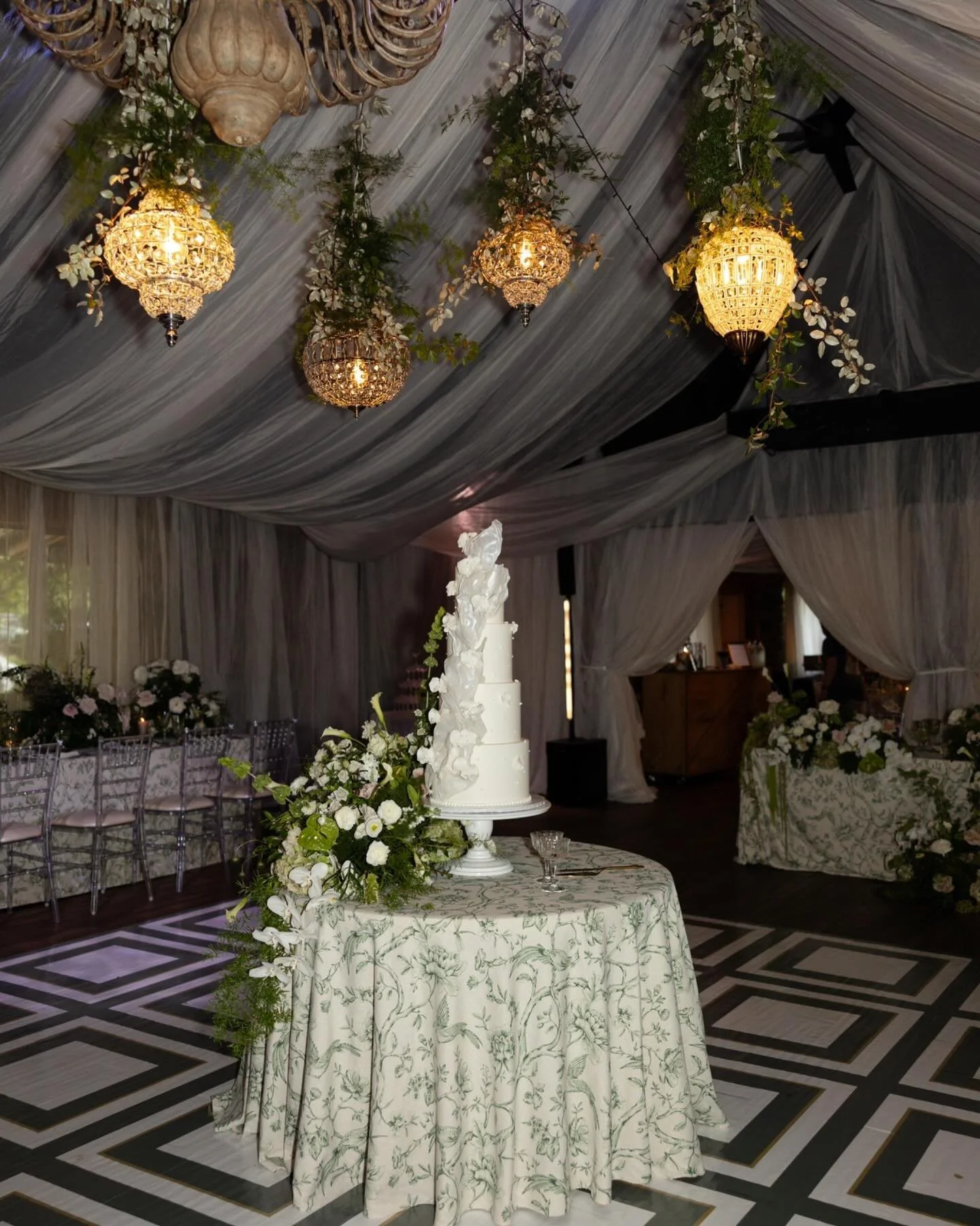 This elegant, whimsical reception design lives rent free in my mind &mdash; the floral details, the signage, the soft seating, the linens, the cake, all of it. The Stone Chapel at MattLane never disappoints

Second shooting with @tayloreneephotos 🤎
