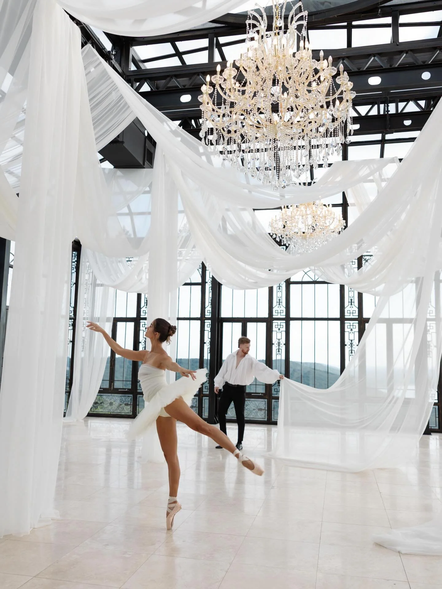 I hope your JAW IS ON THE FLOOR like mine is!!! If you would&rsquo;ve told little emily who danced for 14 years that I would be able to capture this when I grew up I&rsquo;d probably cry happy tears. What a romantic, whimsical DREAM these two are 🩰
