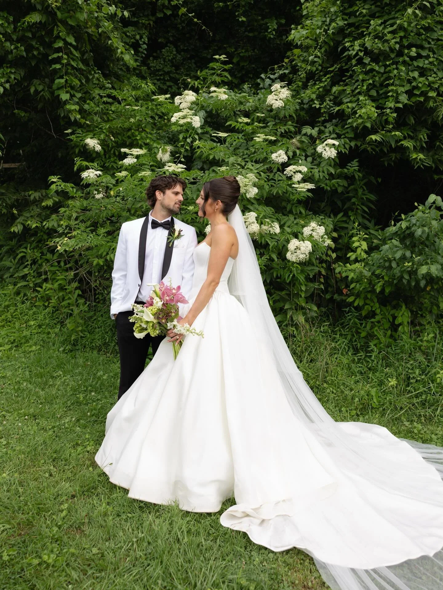 Officially The Lowry&rsquo;s 🦢 6.6.26

VENDORS:
Venue: @the_nest_venue
Photographer: @emily.hendrickphotography
Gown/Tux: @shopbryde @theblacktux @menswarehouse
Planner/Coordinator: @carly.soireedesignco
Hair + Makeup: @hairbydulcesito @heathermakes