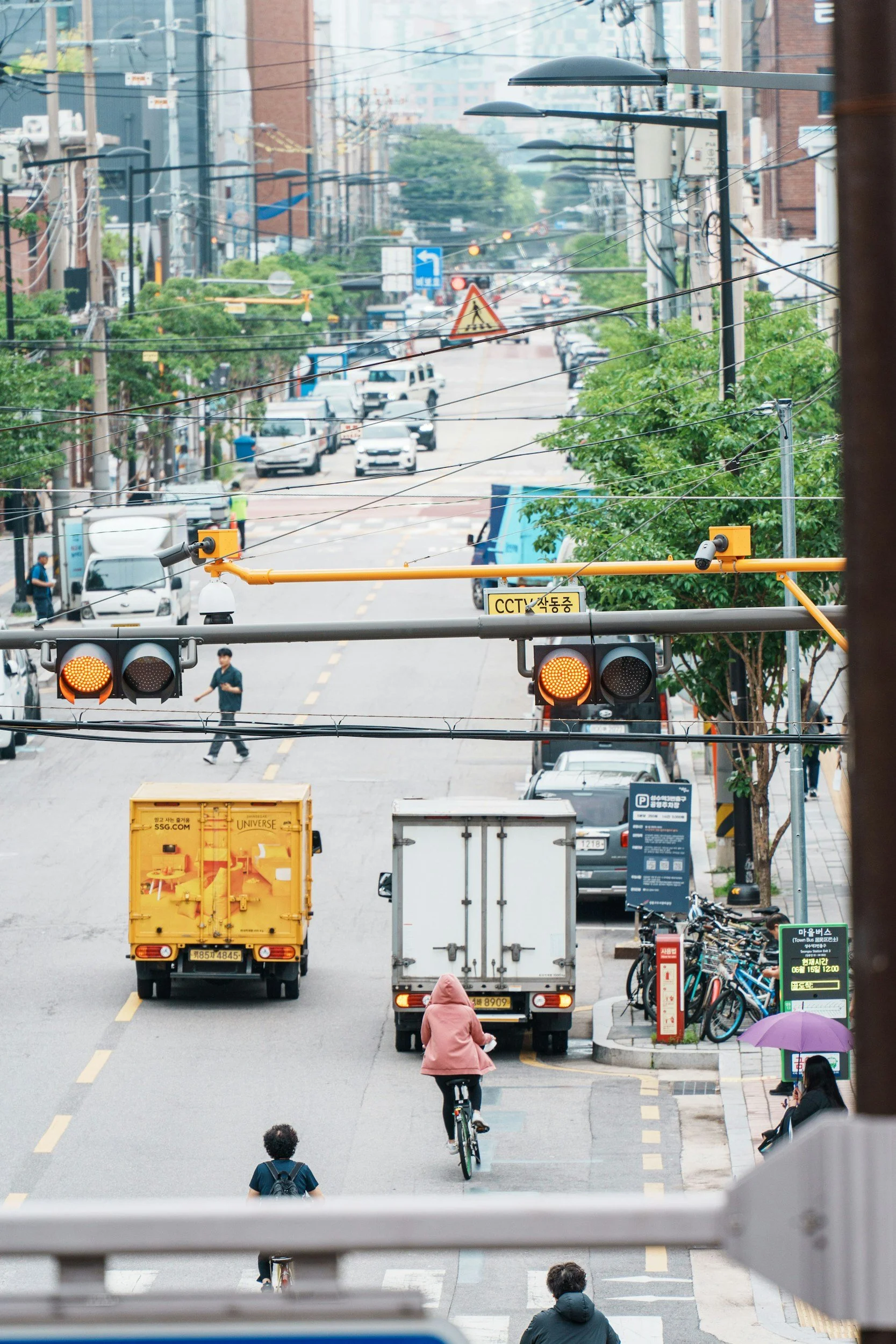 busy streets with cars in seoul