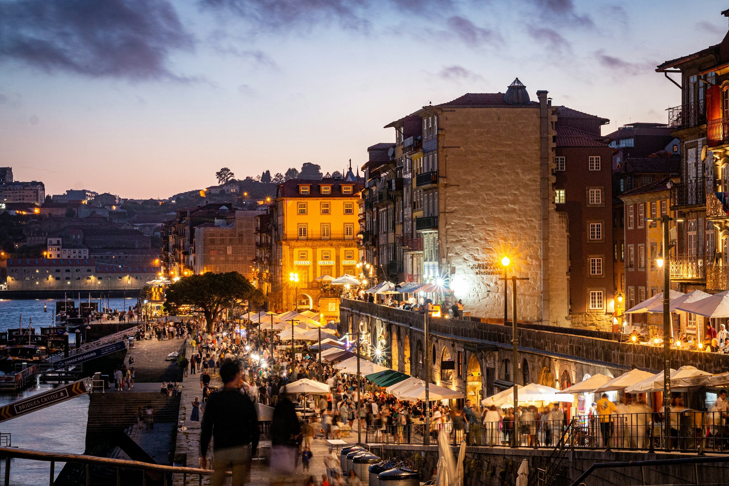 porto food and drink markets night time