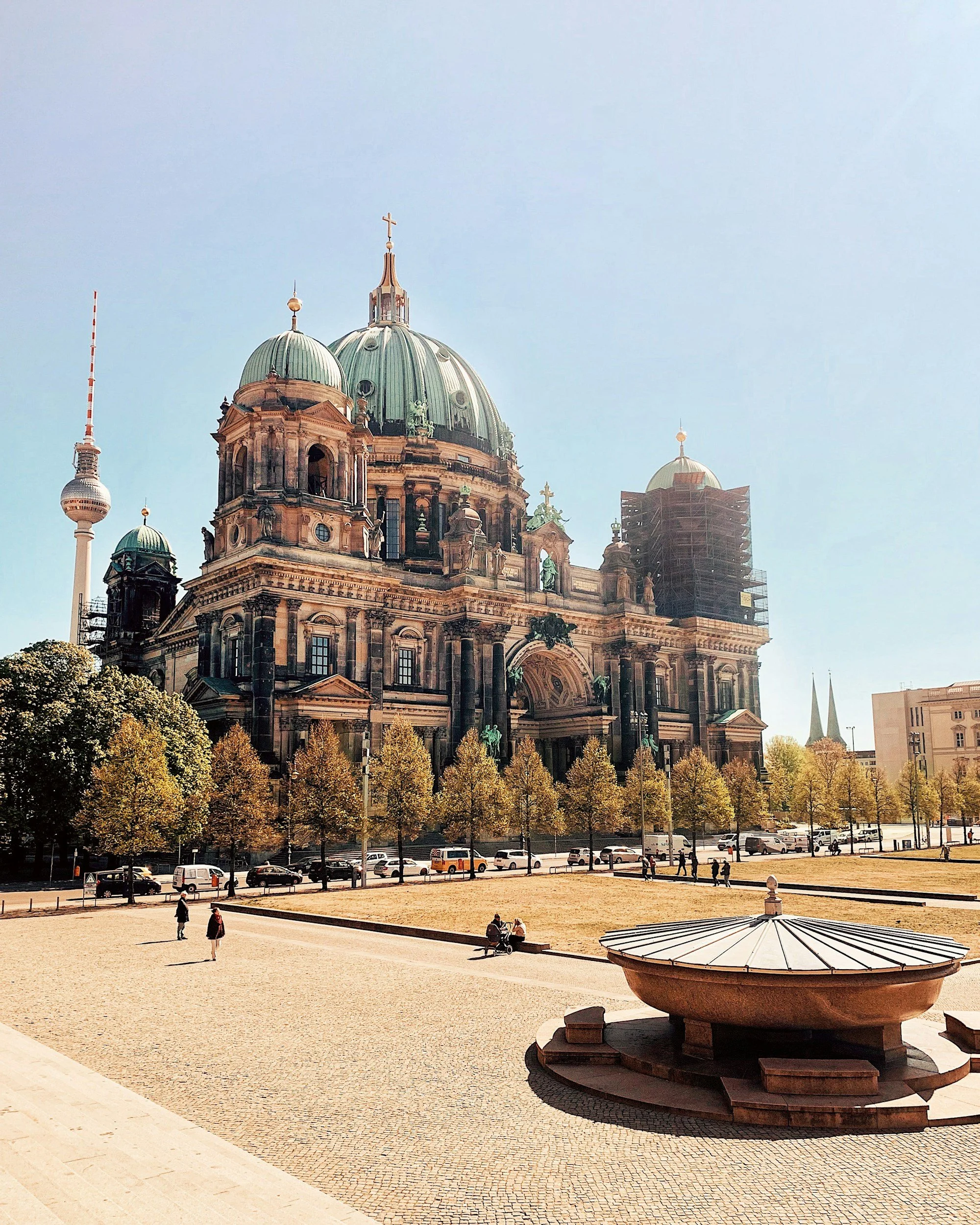 berlin old building summertime