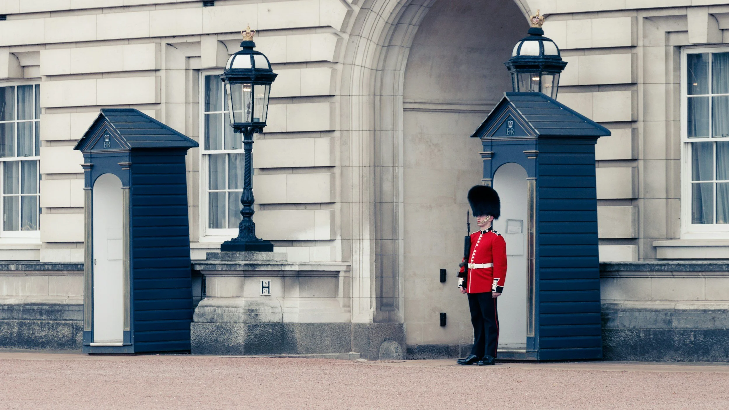buckingham palace guards