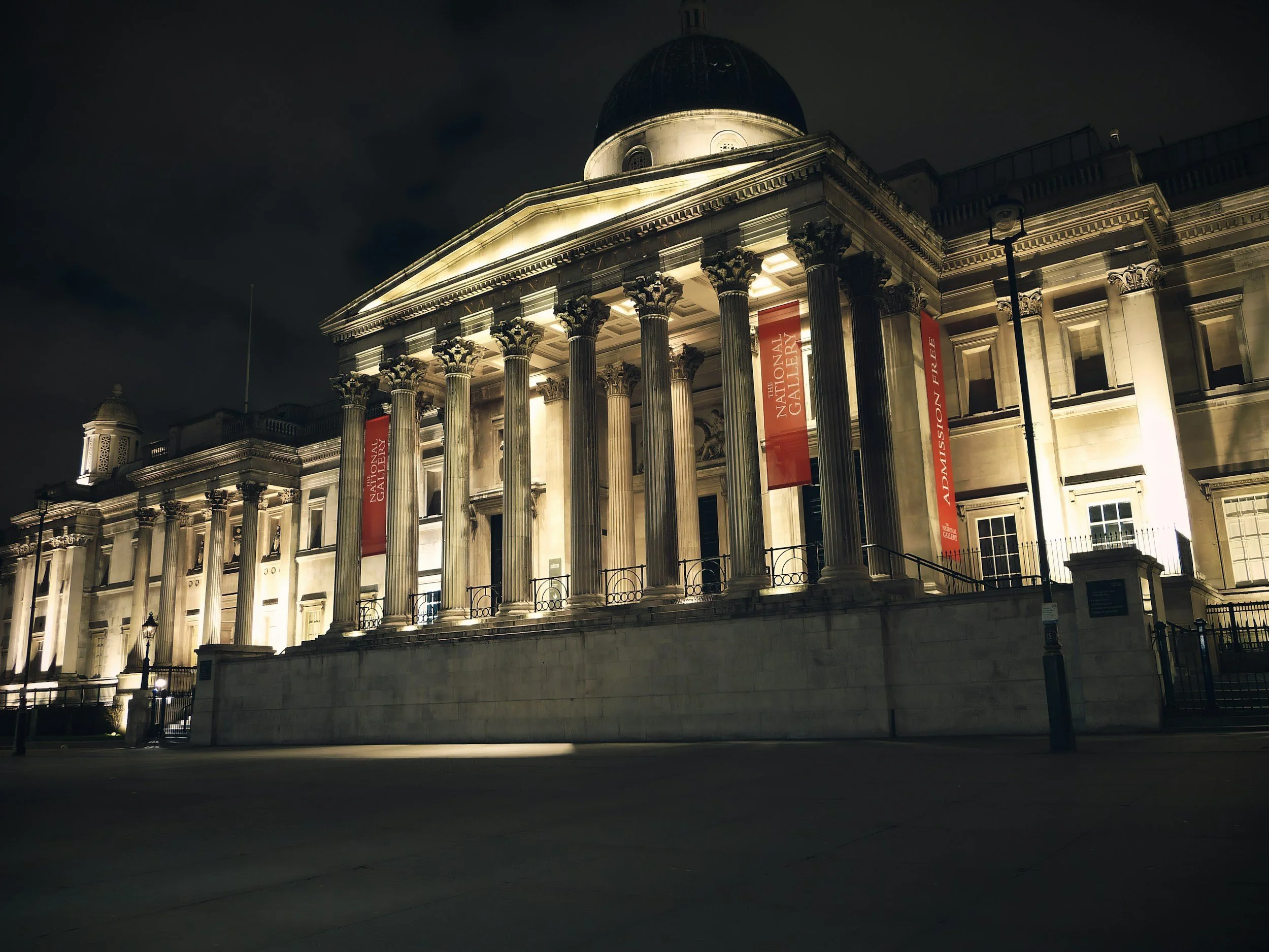 national gallery london at night lit up