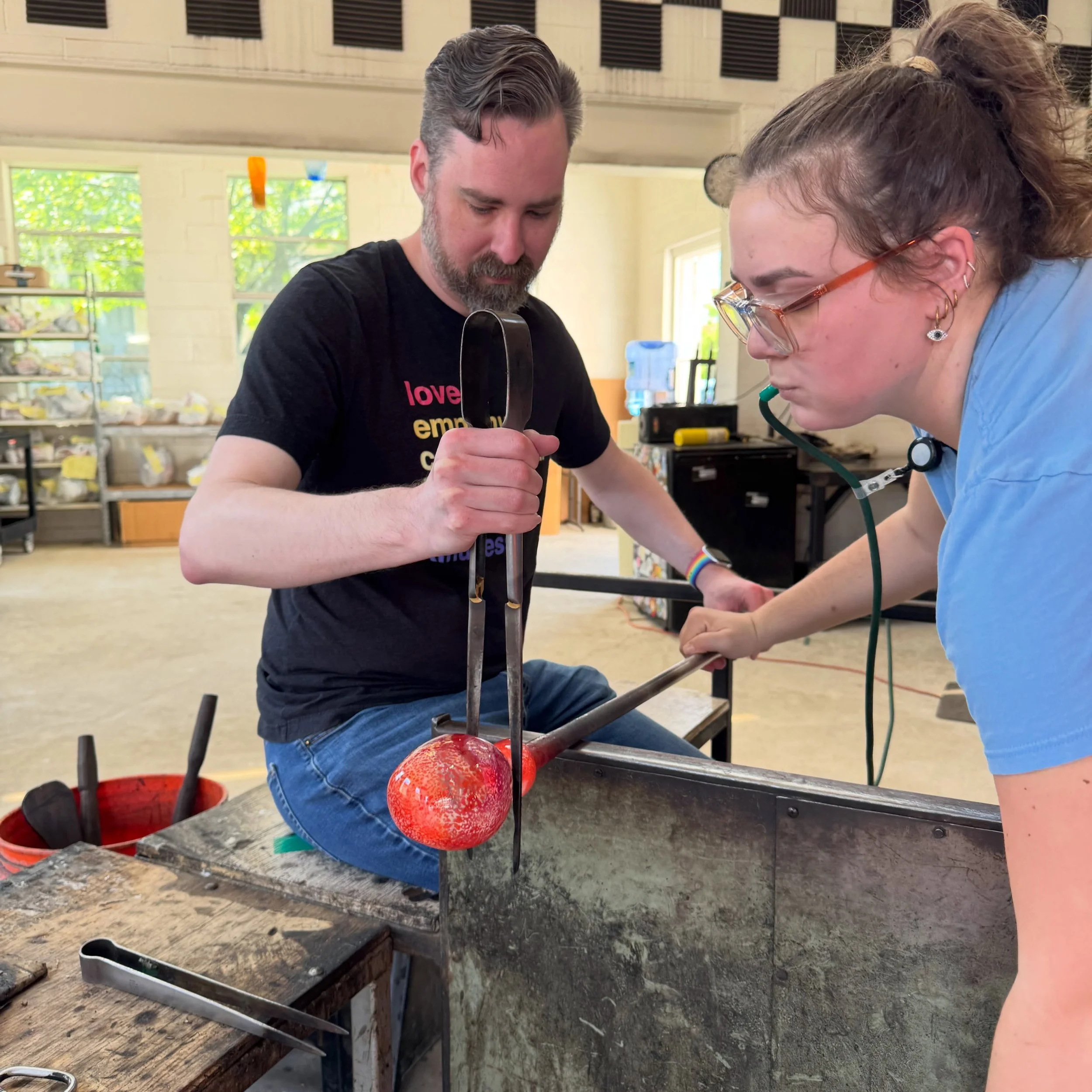 I had the opportunity to stop in at McFadden Art Glass (@mcfaddenartglass) and made a glass bowl. It was an amazing experience and things got HOT! 🥵 But the staff was amazing and helped me every step of the way. My piece turned out amazing and I can