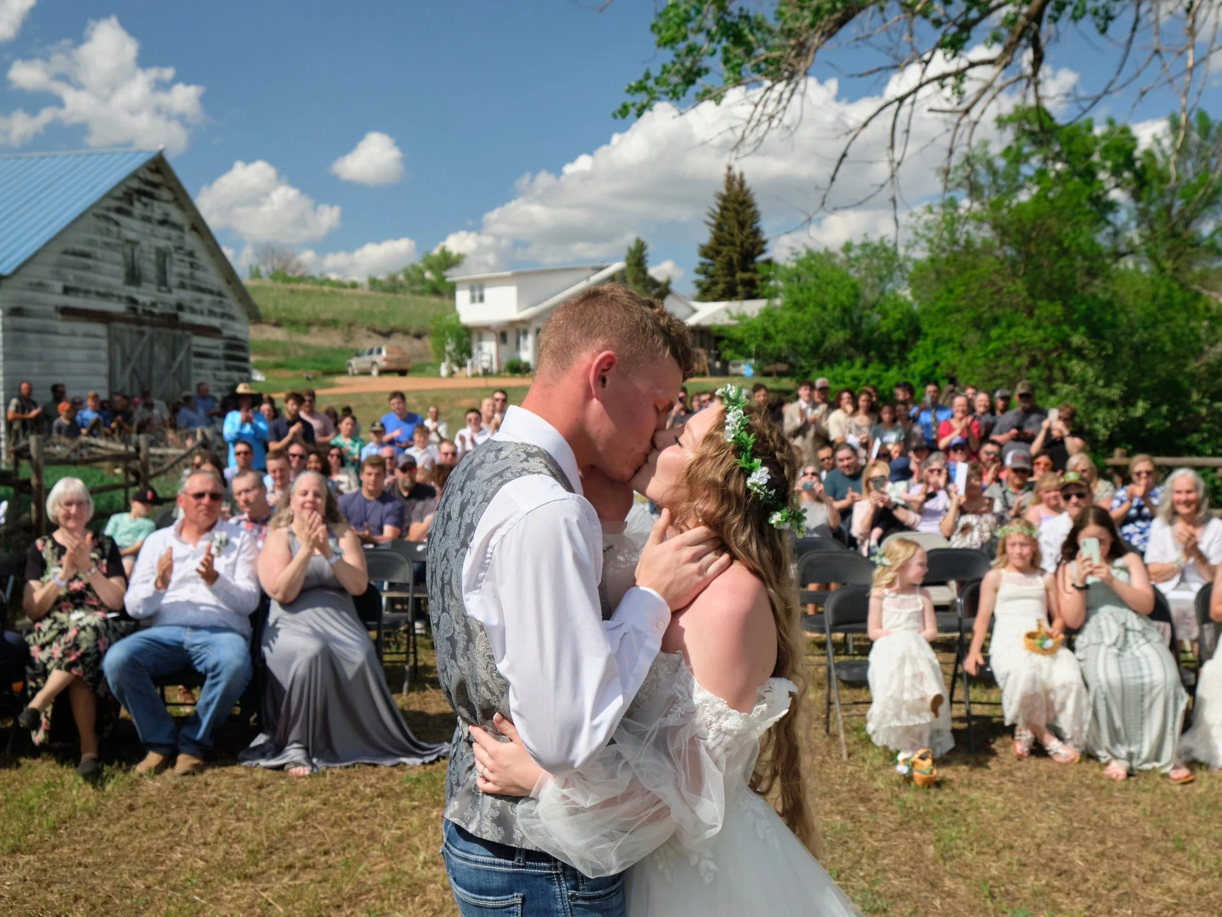 MelWedding-Kiss-4x3.jpg