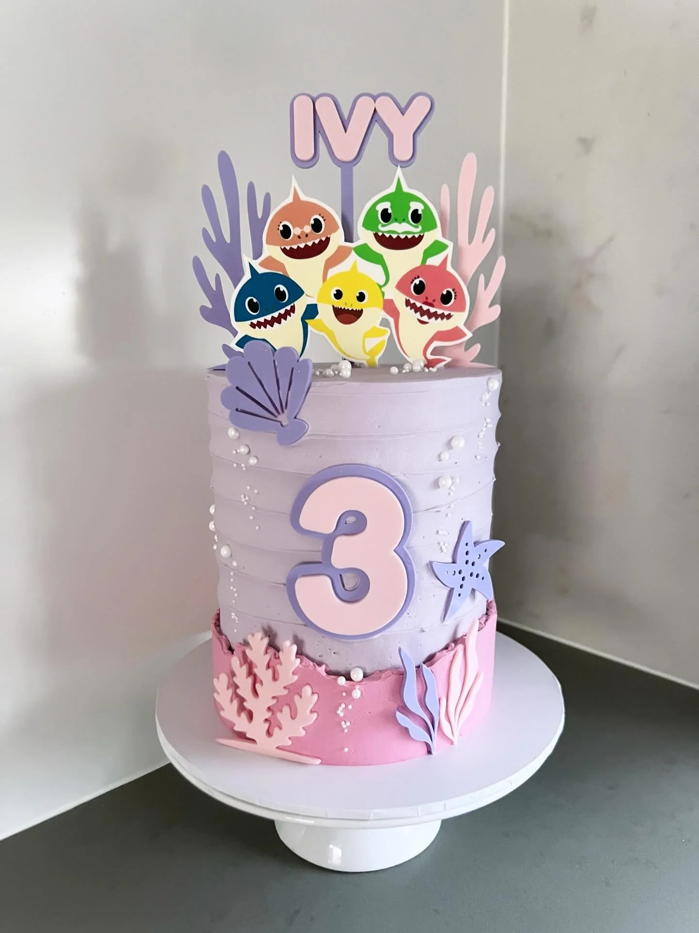 Celebrating little Ivy turning 3 with the cutest Baby Shark cake! 
Our very popular Vanilla, white choc and raspberry cake! 
@tayy_curic 

Topper @the_little_arch_co
