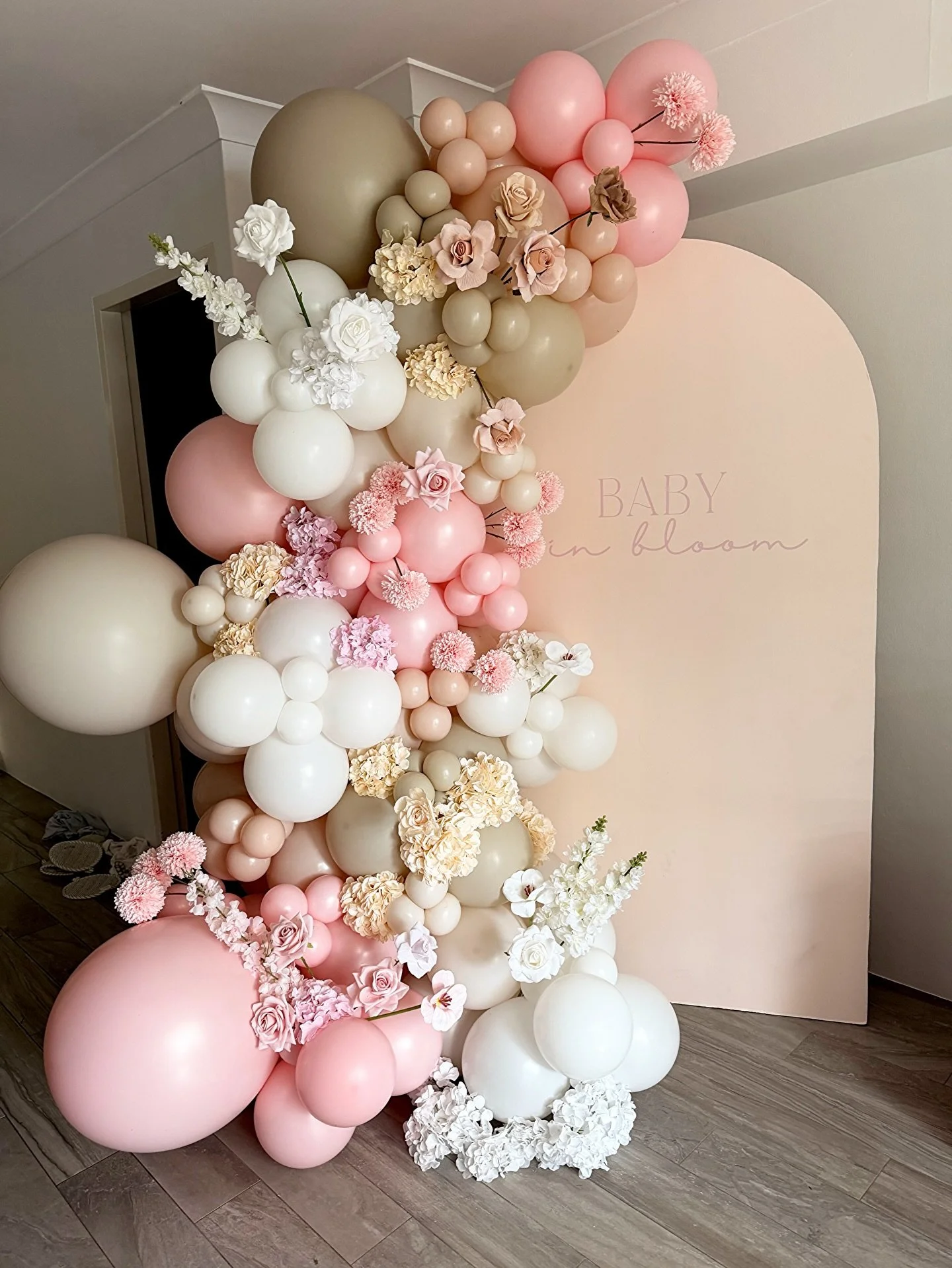 Baby in Bloom, but make it elevated 🤍
Pinks, soft neutrals and layers of artificial florals woven throughout to create a timeless, blooming moment 💫
Best wishes to such a lovely couple bringing it their newest member 🫶🏻
