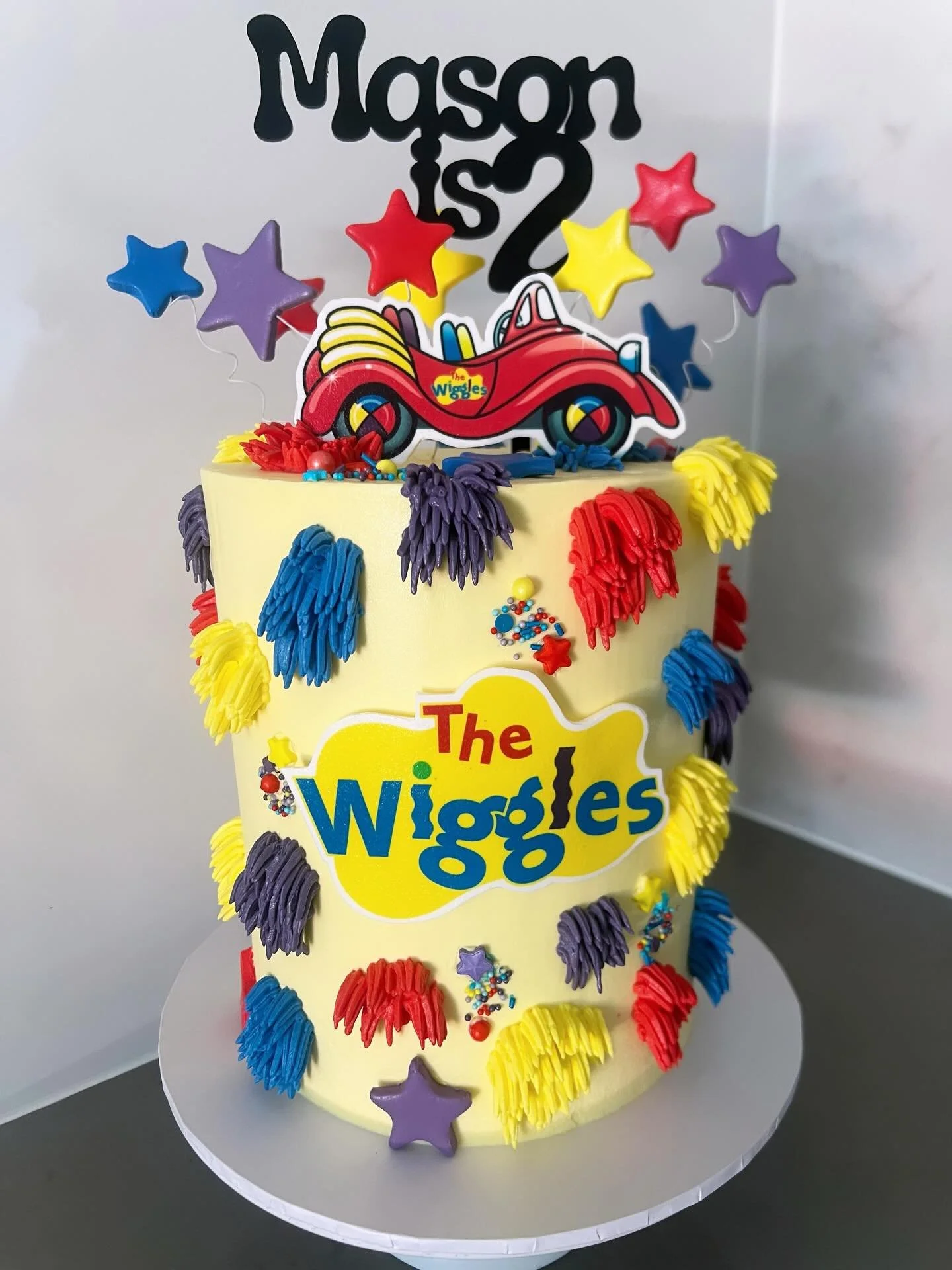 Wiggles-themed cake for Mason&rsquo;s 2nd birthday 🎉
Colourful, playful, and full of fun &mdash; just like turning two 💛🎂

Topper @the_little_arch_co