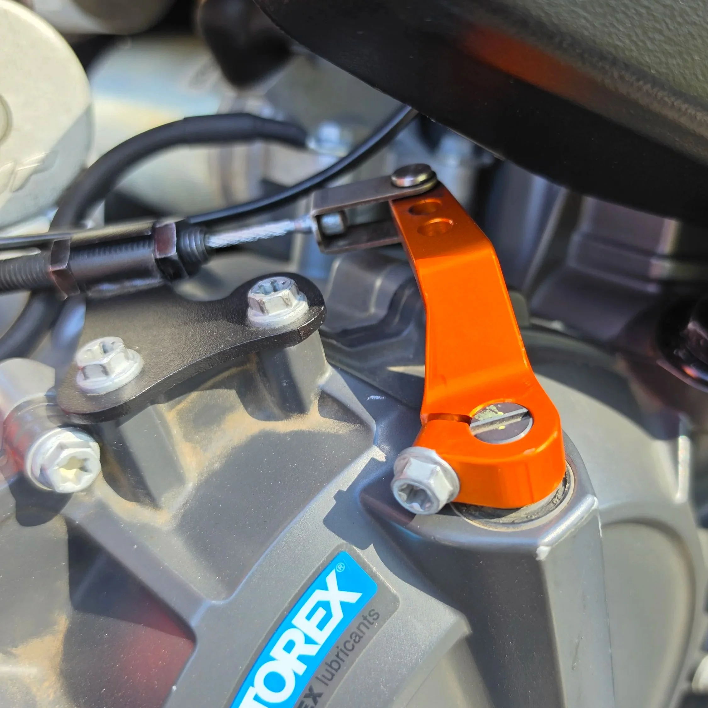ktm_890_adventure_r_camel_one_finger_clutch_arm_upgrade_worth_it.jpg