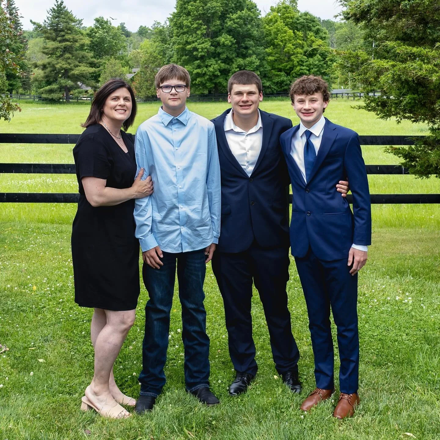 Proud moments and new beginnings. Milestones like these deserve to be frozen in time. Grade 8 graduation + family photos.