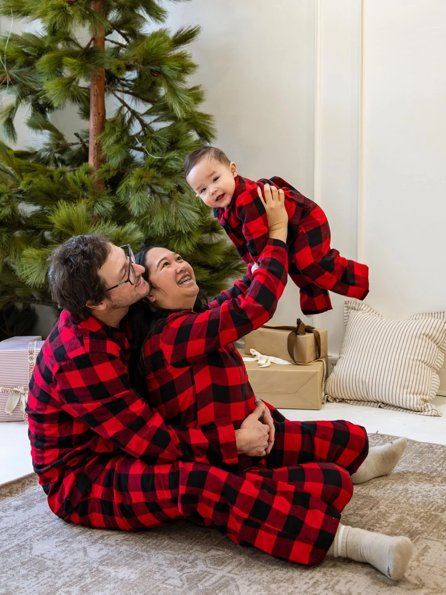 Happy Christmas Eve everyone! Wishing you all a fantastic day tomorrow with family and friends, ripping open presents under the tree in your coziest PJs!