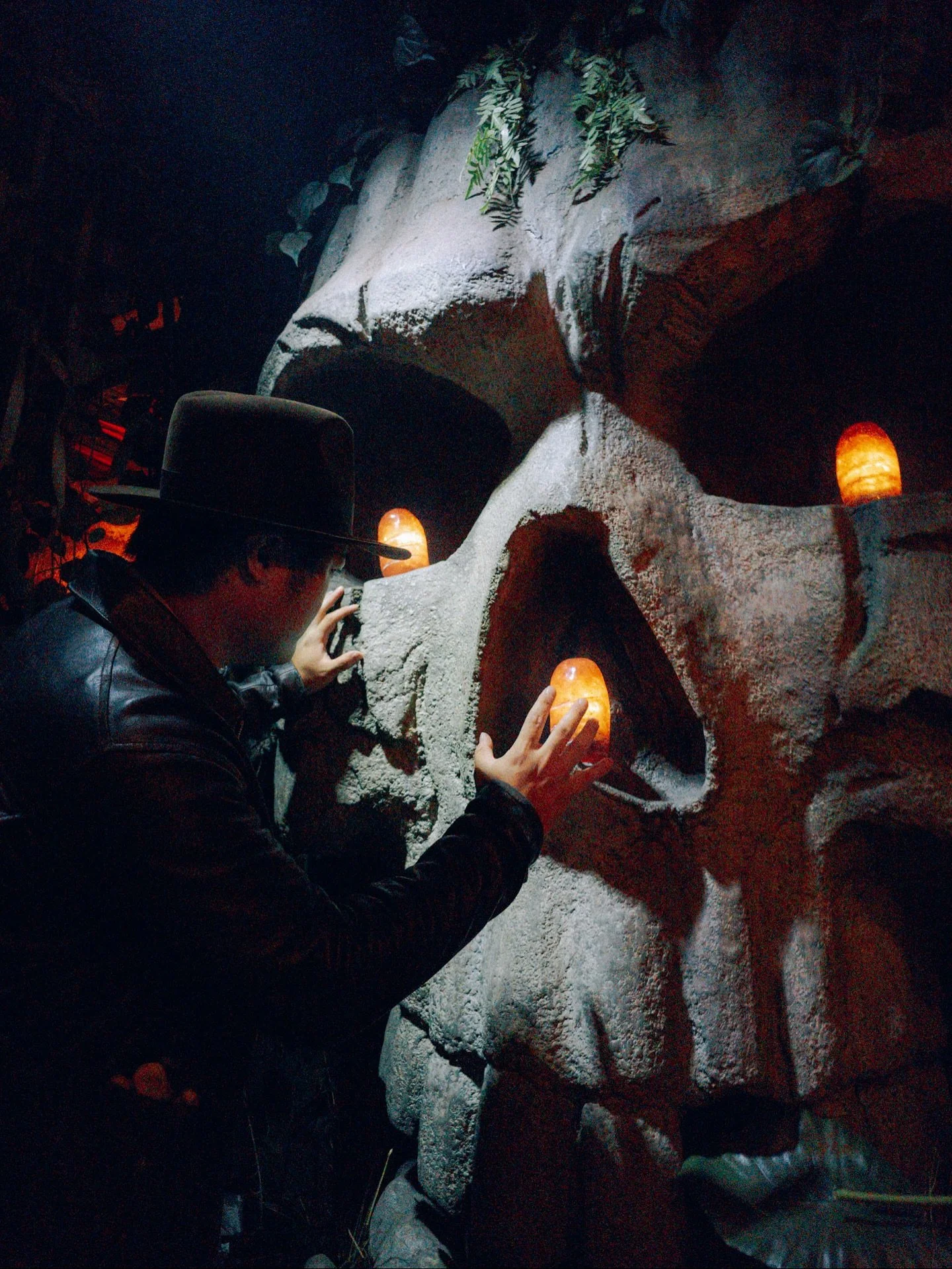 Photo by @agills_photography &mdash; me striking a pose in front of the giant Last Rites skull, clutching my Sankara Stones like Indy on a mission. 💎🔥 Such an epic night out with the usual gang &mdash; laughs, tiki drinks, and a little Temple of Do