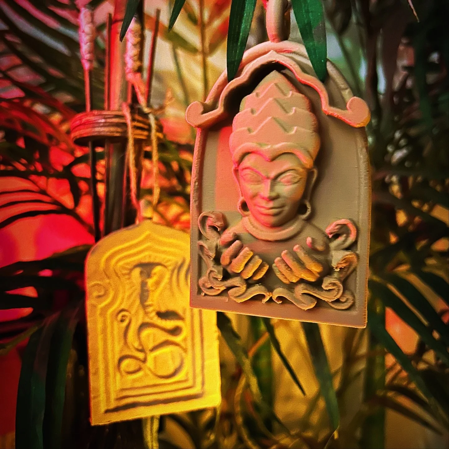 ✨ Adventure Awaits on the Christmas Tree ✨

Sneak peek at my WIP Mara Tablet ornaments from Temple of the Forbidden Eye! They&rsquo;re already holding up beautifully on the tropical tree and honestly feel like they belong there.
Turning holiday d&eac