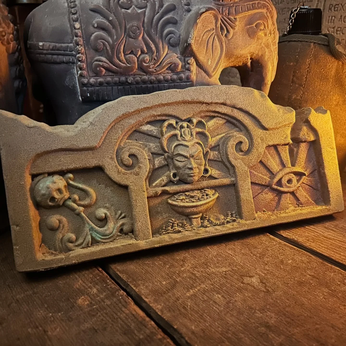 Another rare artifact will be on sale at @lostrelicmarket Glendale church (2021 W Glenoaks Blvd Glendale, CA 91201) on April 11. 10-5pm More details here!

Recovered from what is believed to be an old Adventure Trading Company trial, this piece appea