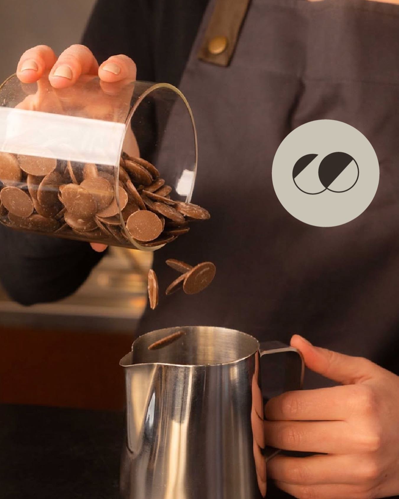 ❤️☕ Cada taza que servimos est&aacute; hecha con dedicaci&oacute;n y los mejores ingredientes. En CHOCORO, no solo hacemos chocolate, creamos momentos especiales.

❤️☕ Every cup we serve is made with dedication and the finest ingredients. At CHOCORO,