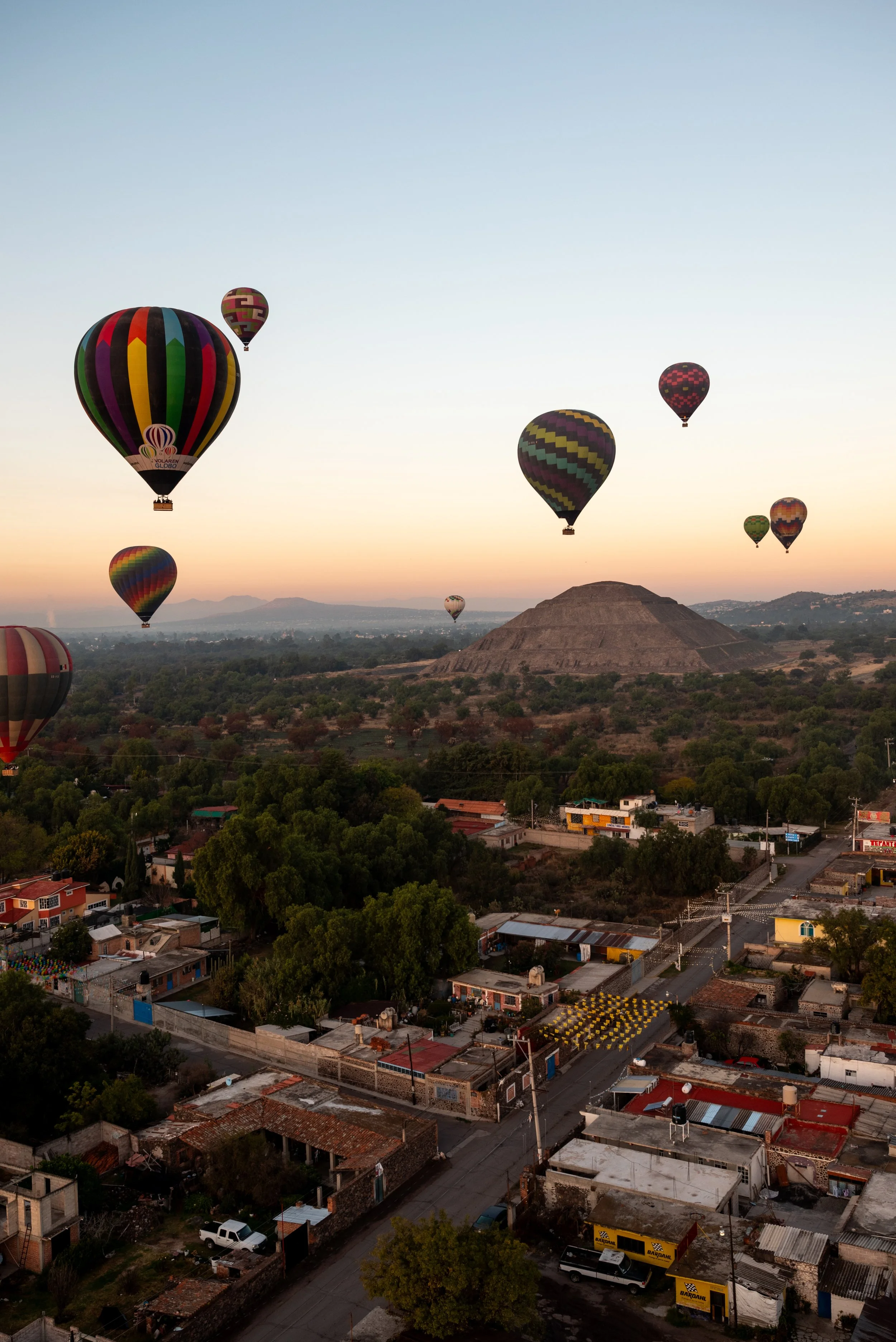 Hot Air Balloon Over Teotihuacán: A Sunrise Guide