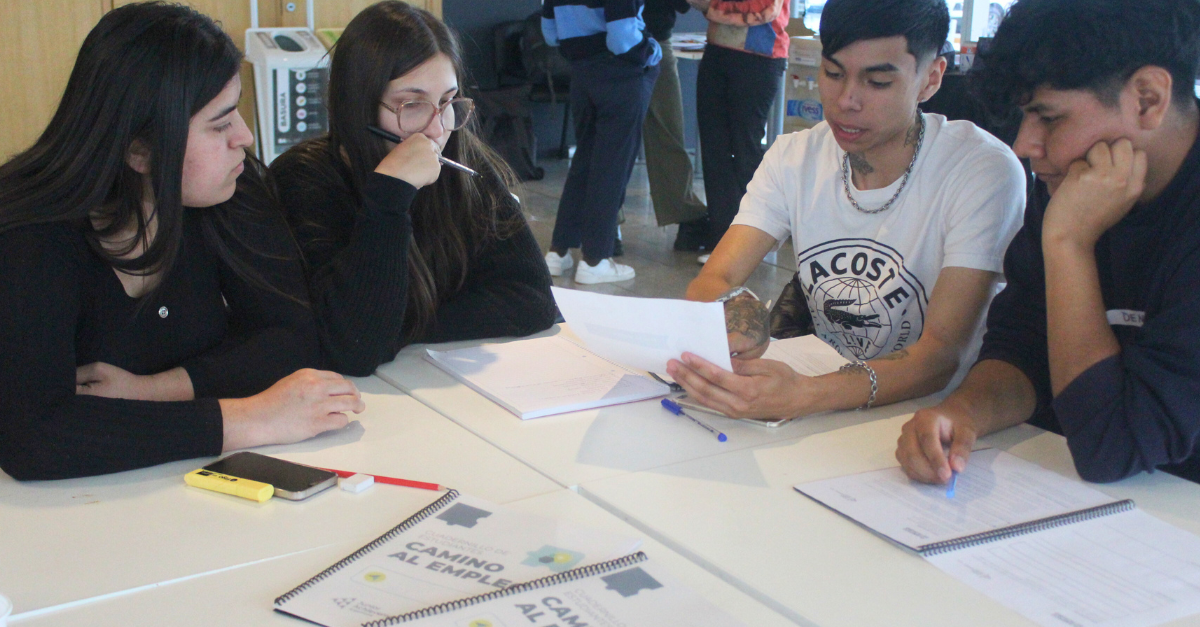 Camino al empleo: Supporting the first step toward formal employment