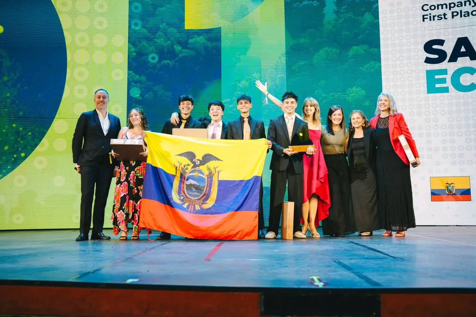 A student-run company from Quito wins the world’s top youth entrepreneurship award