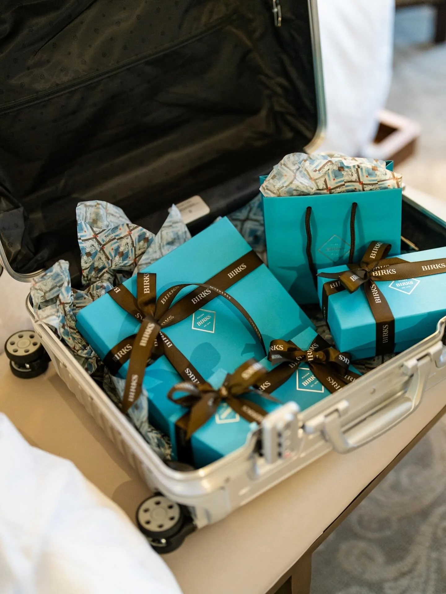 Santa&rsquo;s first pit stop &ndash; Passez les F&ecirc;tes avec nous.