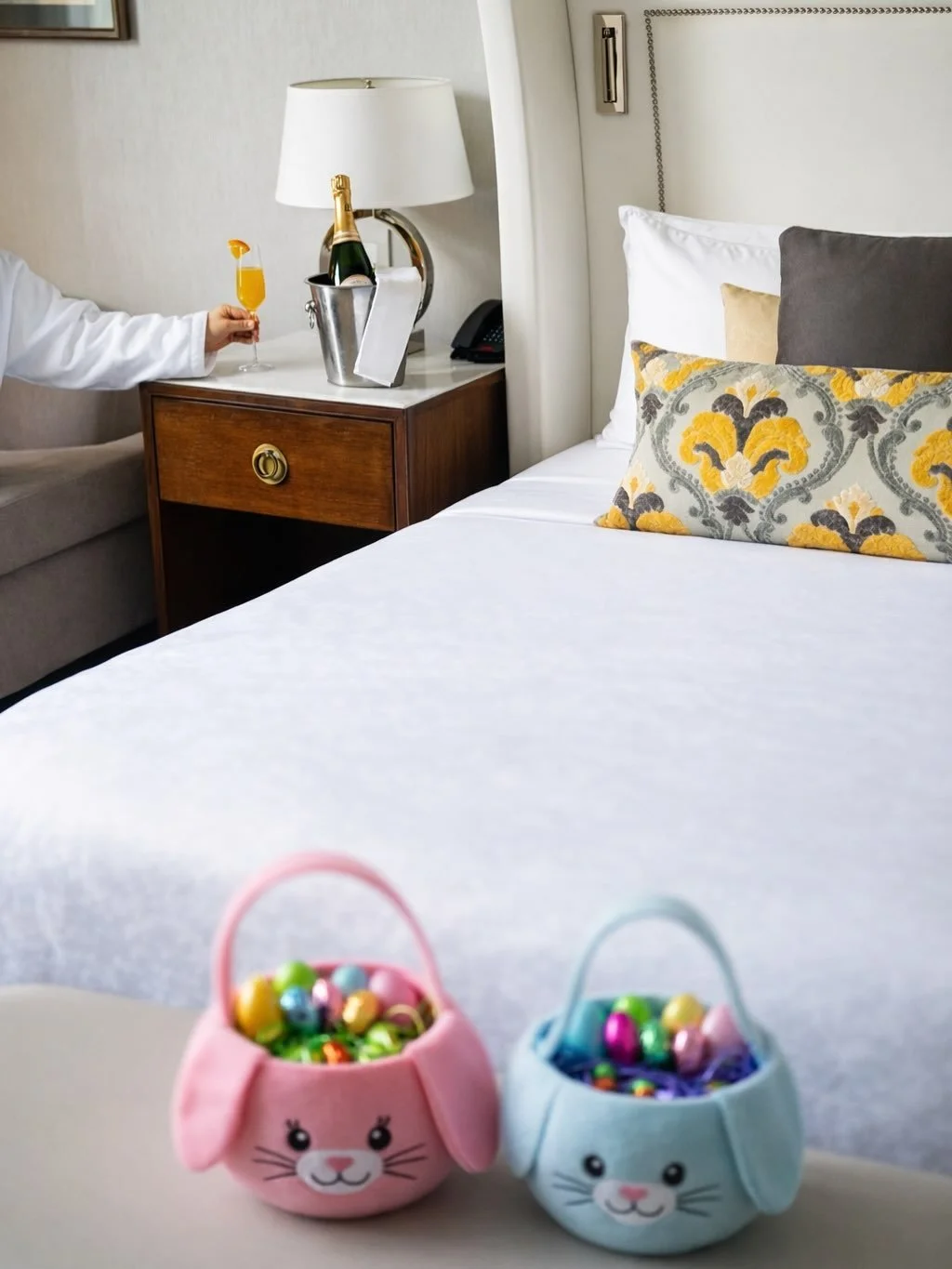 An Easter surprise awaits at Hotel Birks Montr&eacute;al&hellip; 🐣 Three chocolate eggs hidden in each room, ready to be discovered. 

Une escapade de P&acirc;ques &agrave; l&rsquo;Hotel Birks Montr&eacute;al&hellip; 🐣 Pour l&rsquo;occasion, chaque